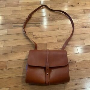 SUNRAY Leather Crossbody Bag Saddle Tan Flap Closure Adjustable Strap